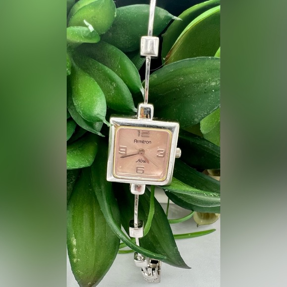 Armitron Accessories - 🌺Vintage Armitron Now Silvertone Watch🌸🌺